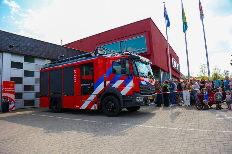 Brandweer Boekel neemt nieuwe tankautospuit in gebruik (VIDEO)