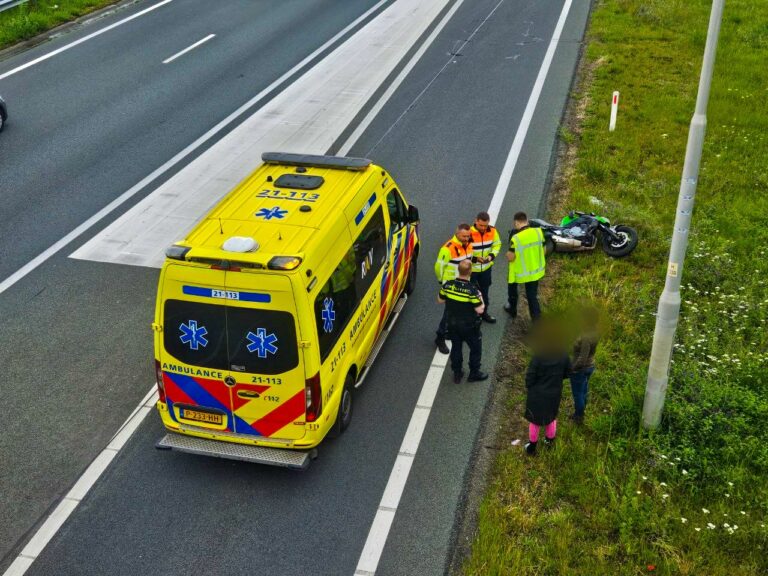 Motorrijder gewond na val op toerit A50 bij Nistelrode