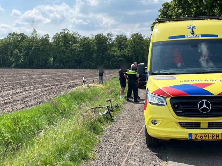 Wielrenner komt ten val en raakt gewond
