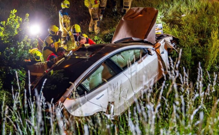 Automobilist gewond na zware crash bij knooppunt Paalgraven in Oss