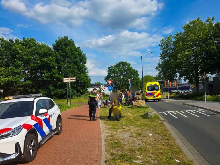 Botsing twee scooterrijders in Veghel