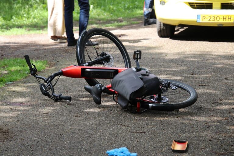 Politie is op zoek naar wielrenner na veroorzaken ernstig ongeval