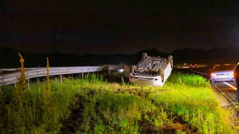 Auto belandt op dak bij eenzijdig ongeval op A50 bij Nistelrode