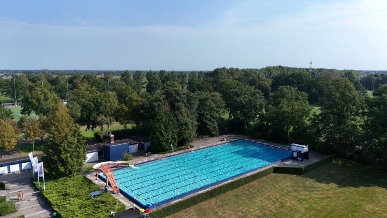 Vernielingen verricht door onbekende aan openlucht zwembad Veghel