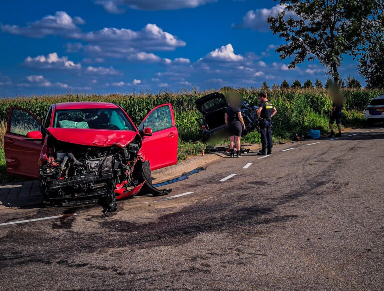 Auto belandt na ongeval in weiland Sint-Oedenrode