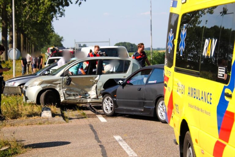 Auto’s komen hard met elkaar in botsing op N277 Dorpenweg