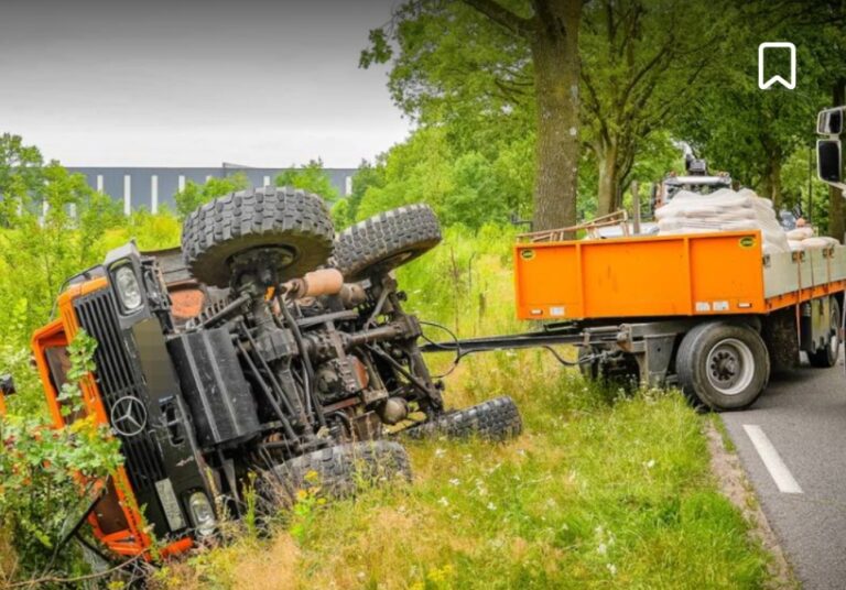 Unimog met aanhanger eindigt in sloot, vrachtwagenchauffeur onder invloed
