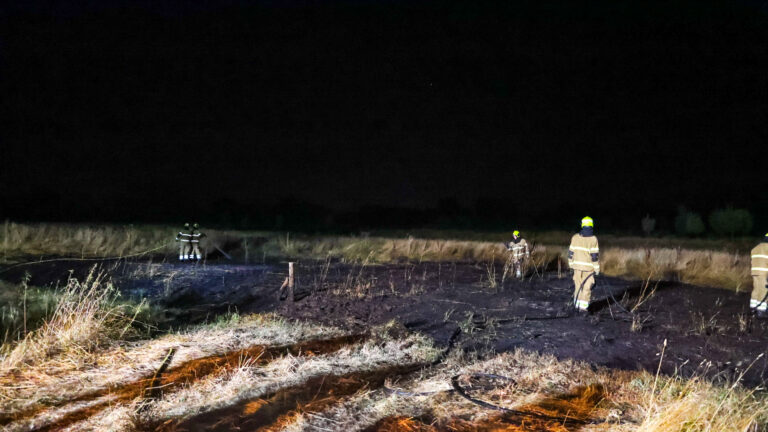 (VIDEO) Flink stuk natuurgebied in brand in Zeeland