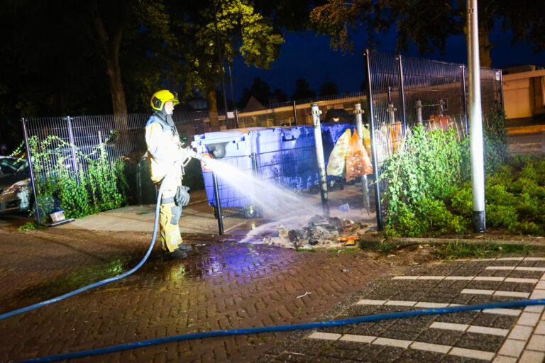 Brandweer in alle vroegte opgeroepen voor containerbrand