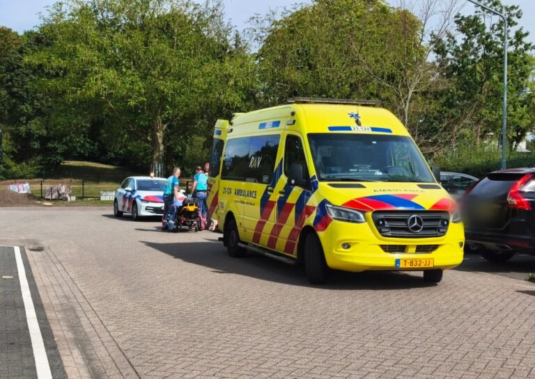 Voetganger gewond na aanrijding op parkeerplaats in Uden