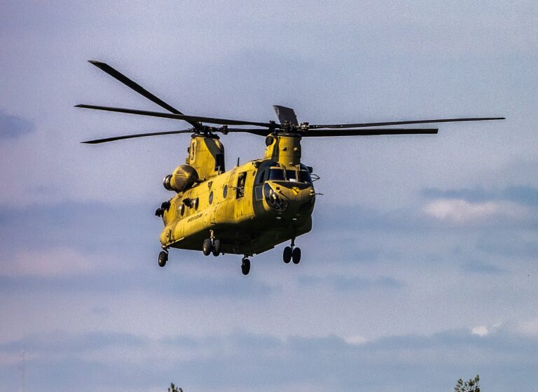 Vanwege natuurbrand in Limburg vliegbasis Volkel langer open