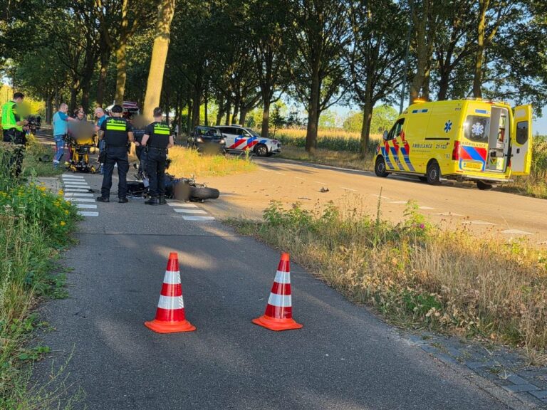 Motorrijder zwaargewond na aanrijding met personenauto in Heeswijk-Dinther