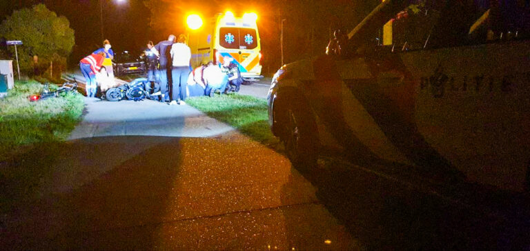 Twee gewonden bij frontale botsing scooterrijder en fietser