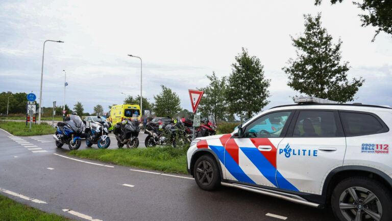 Auto en motor botsen op Erpseweg in Boekel