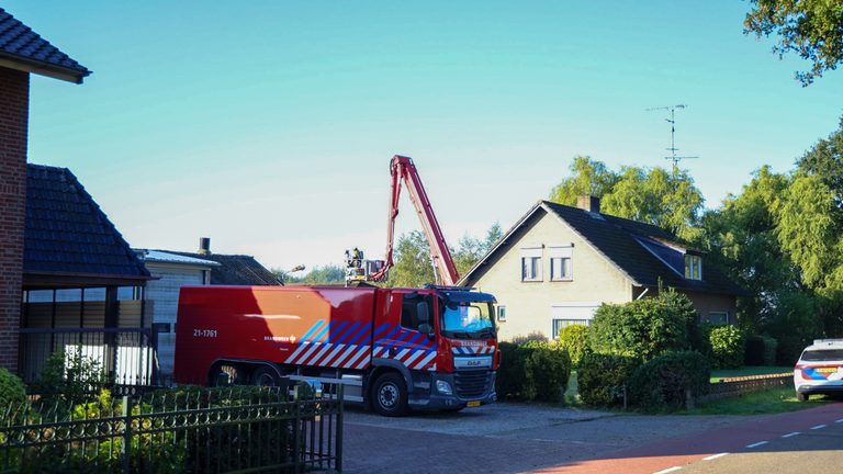 (VIDEO) Brand in grote schuur achter woning in Heesch