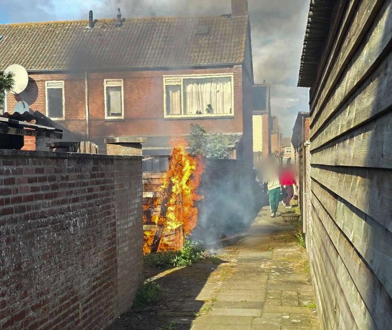 Forse rookontwikkeling bij schuurbrand in Veghel