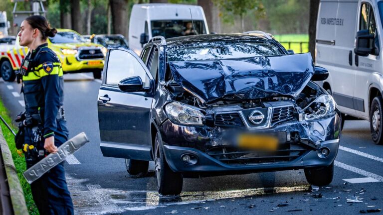 Kopstaart botsing N324 Velp, airbags uitgeklapt
