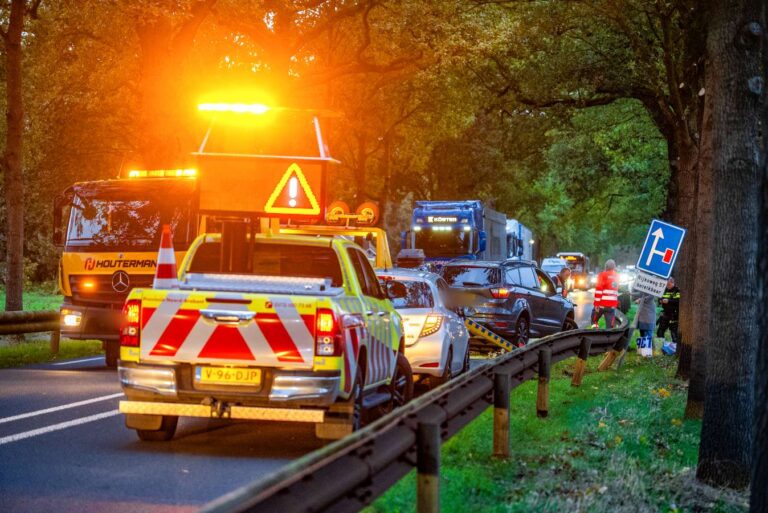 Onwel geworden bestuurder botst tegen vangrail op N324 Reek