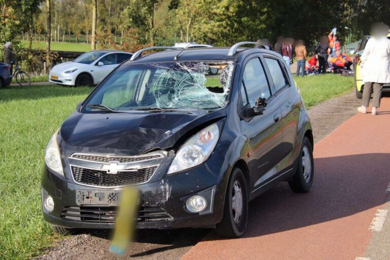 Wielrenner zwaargewond na aanrijding met personenauto in Reek